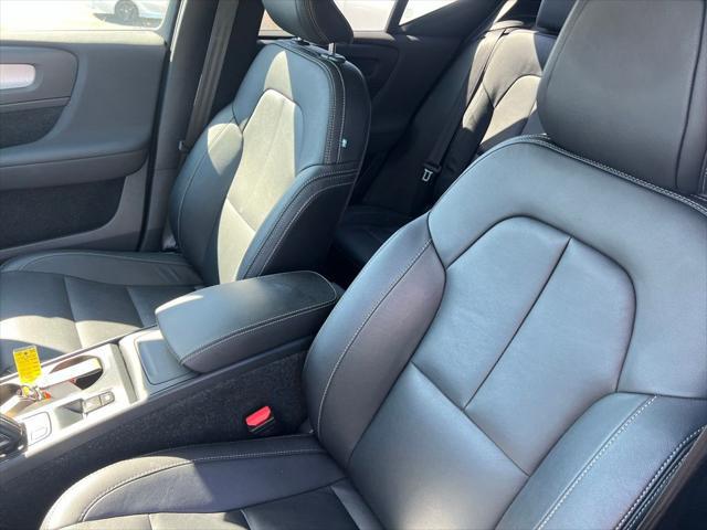 2021 Volvo XC40 T5 Momentum