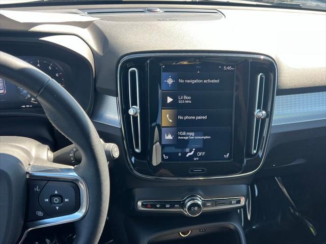 2021 Volvo XC40 T5 Momentum