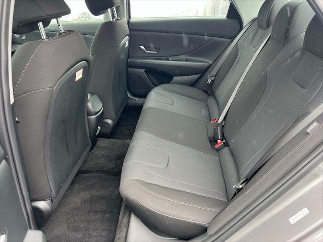 2025 Hyundai Elantra SE