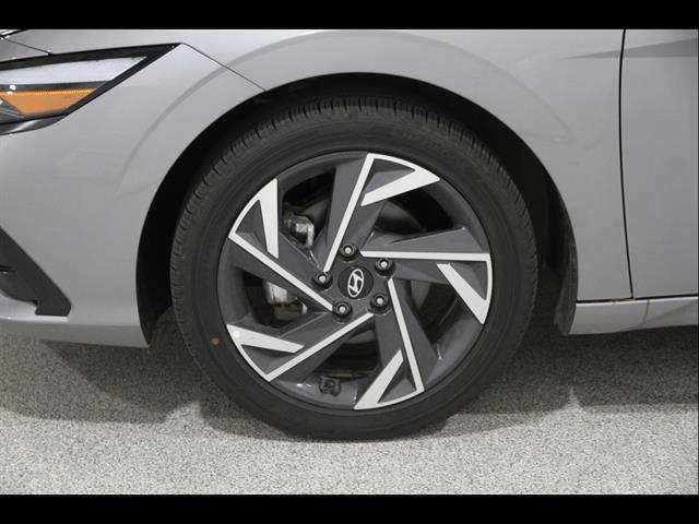 2025 Hyundai Elantra Hybrid Limited