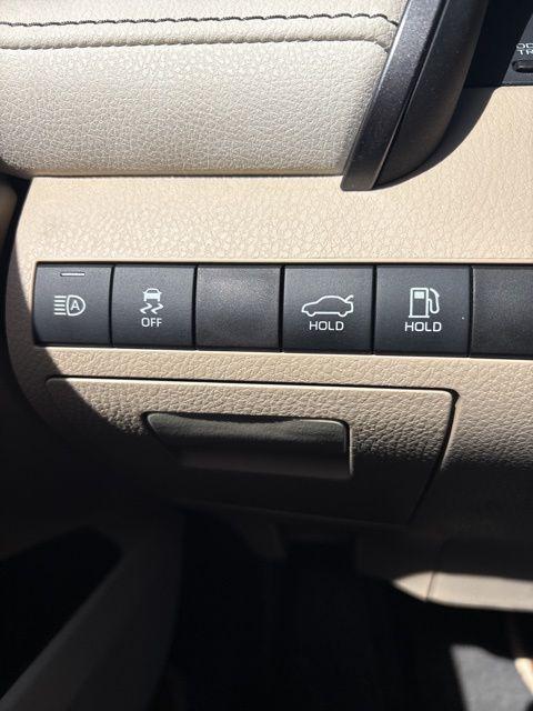 2021 Toyota Camry LE Hybrid