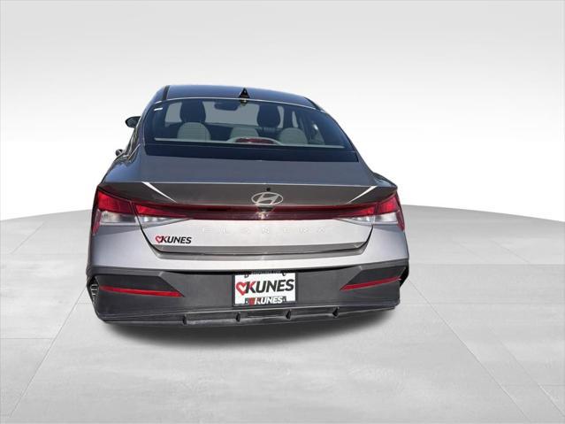 2024 Hyundai Elantra SE