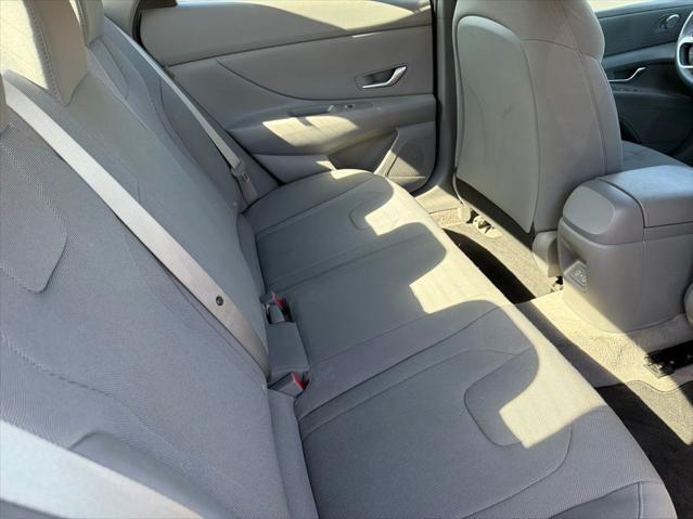 2024 Hyundai Elantra SE