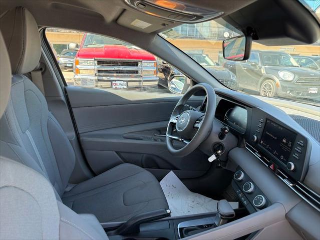 2024 Hyundai Elantra SE