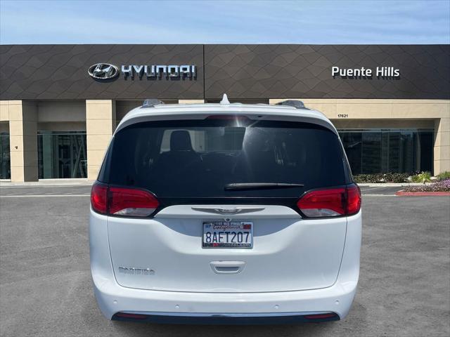 2017 Chrysler Pacifica Touring-L Plus