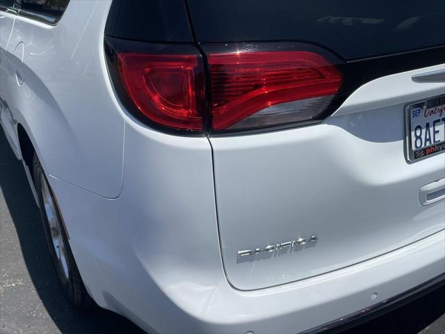 2017 Chrysler Pacifica Touring-L Plus