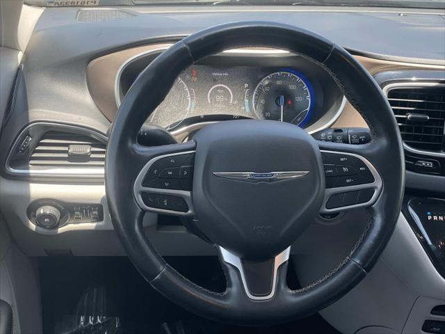 2017 Chrysler Pacifica Touring-L Plus