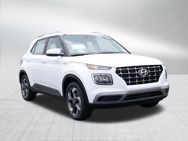 2026 Hyundai Venue SEL w/Two-Tone Roof