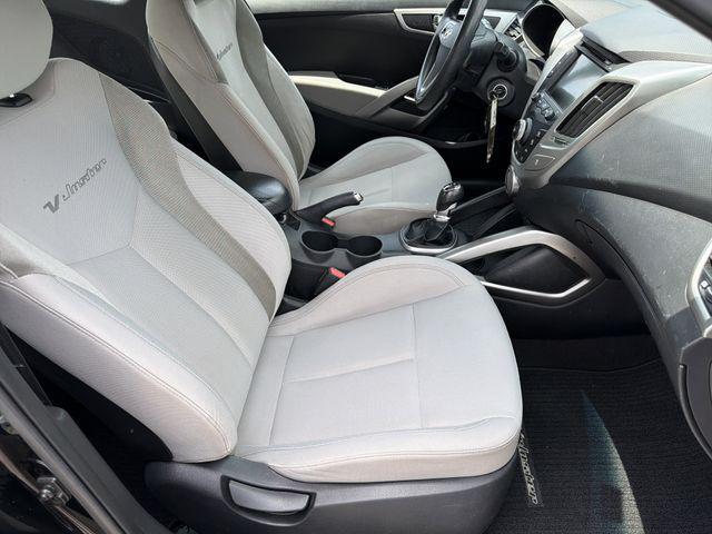 2013 Hyundai Veloster Base w/Gray