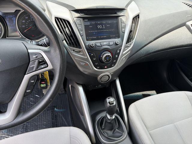 2013 Hyundai Veloster Base w/Gray