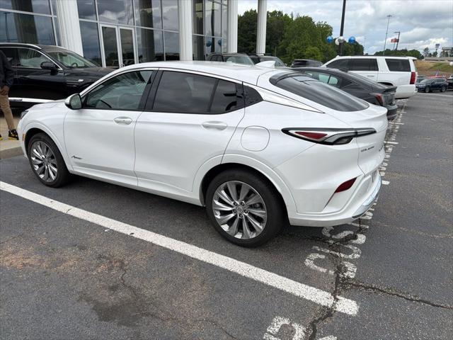 2025 Buick NV Avenir FWD