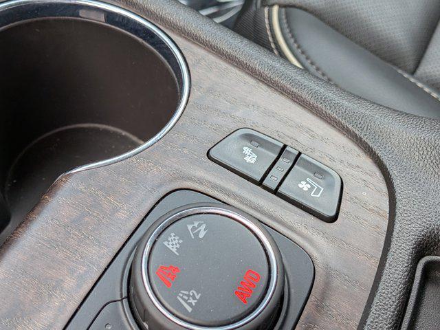 2023 GMC Acadia AWD Denali