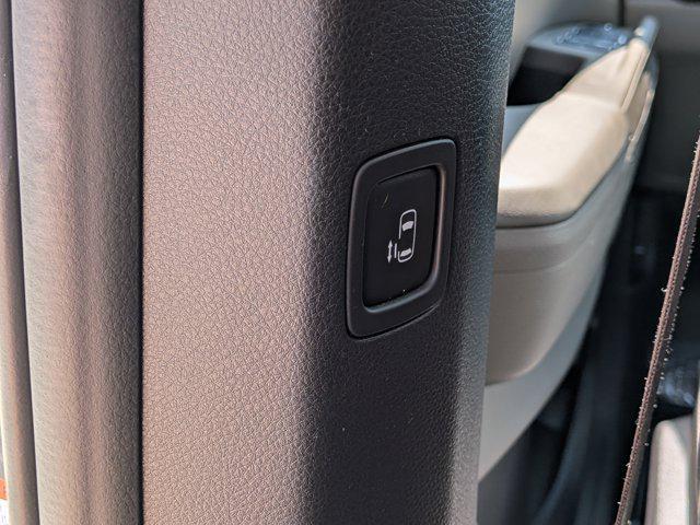 2025 Kia Carnival MPV LXS