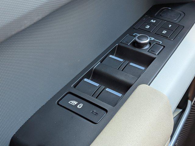 2023 Land Rover Defender 110 SE