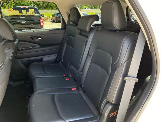 2022 Nissan Pathfinder SL 2WD