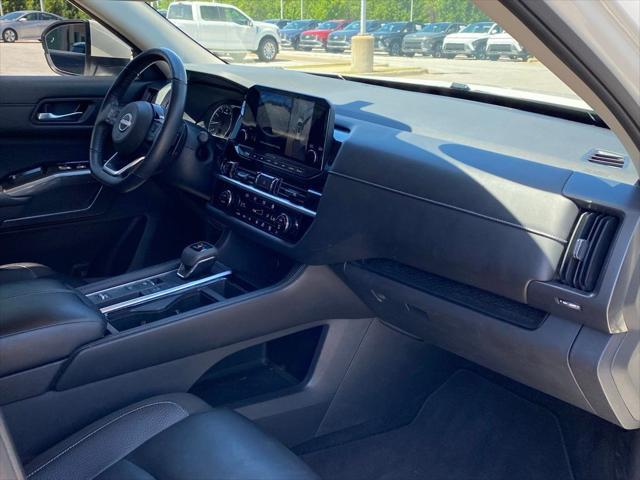 2022 Nissan Pathfinder SL 2WD