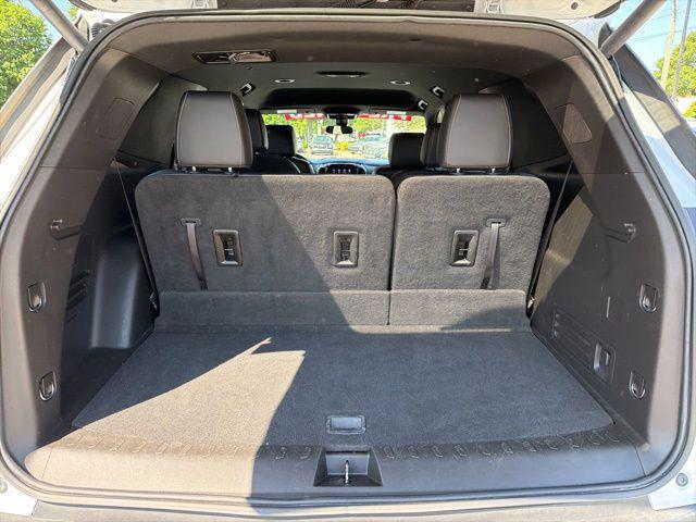 2023 Chevrolet Traverse FWD LT Leather