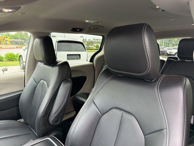 2023 Chrysler Pacifica Hybrid Touring L
