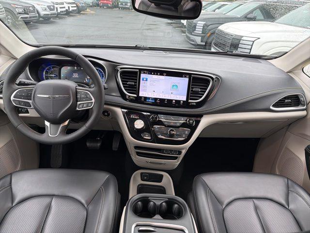 2023 Chrysler Pacifica Hybrid Touring L