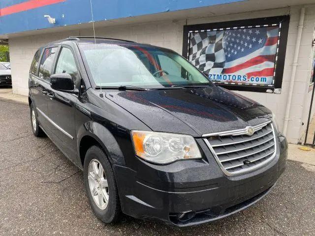 2009 Chrysler Town & Country Touring for sale in DETROIT, MI
