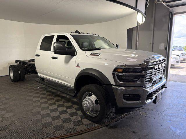 2026 RAM 5500 Chassis RAM 5500 TRADESMAN CHASSIS CREW CAB 4X4 84 CA