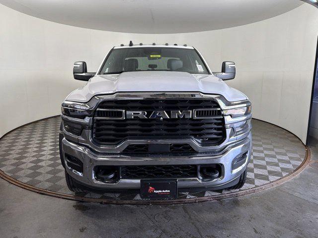 2026 RAM 5500 Chassis RAM 5500 TRADESMAN CHASSIS CREW CAB 4X4 84 CA