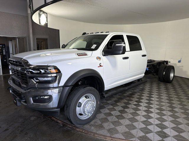 2026 RAM 5500 Chassis RAM 5500 TRADESMAN CHASSIS CREW CAB 4X4 84 CA