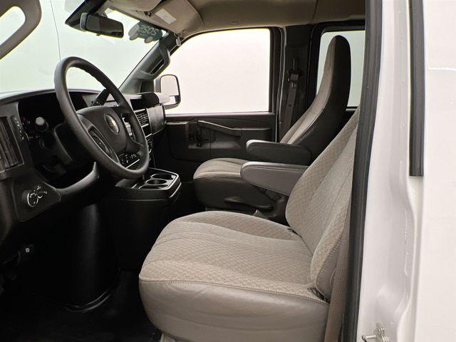 2025 Chevrolet Express Passenger RWD 2500 Regular Wheelbase LT