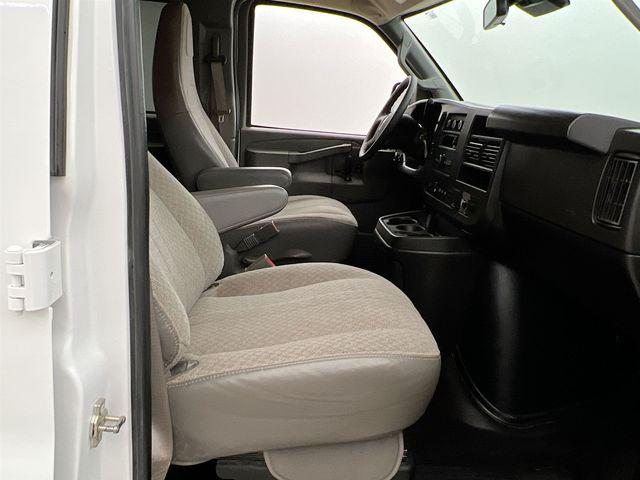 2025 Chevrolet Express Passenger RWD 2500 Regular Wheelbase LT