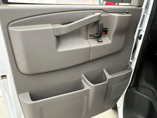 2025 Chevrolet Express Passenger RWD 2500 Regular Wheelbase LT