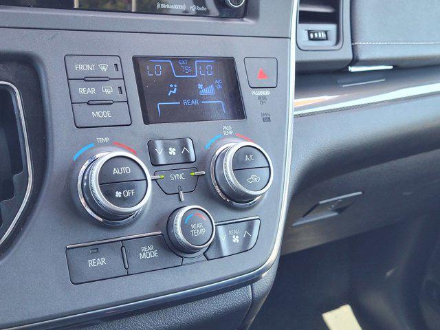 2018 Toyota Sienna SE 8 Passenger