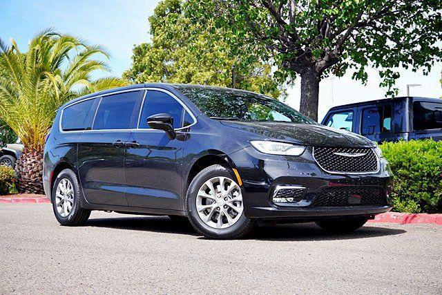 2026 Chrysler Pacifica Select AWD