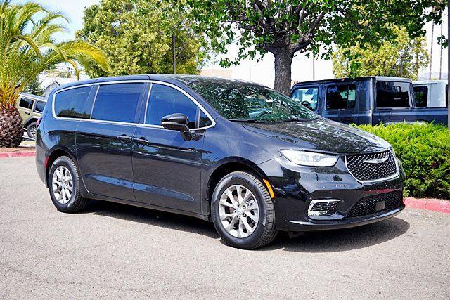 2026 Chrysler Pacifica Select AWD