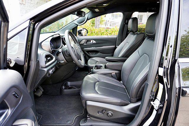 2026 Chrysler Pacifica Select AWD