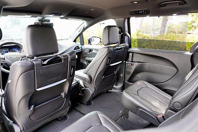 2026 Chrysler Pacifica Select AWD