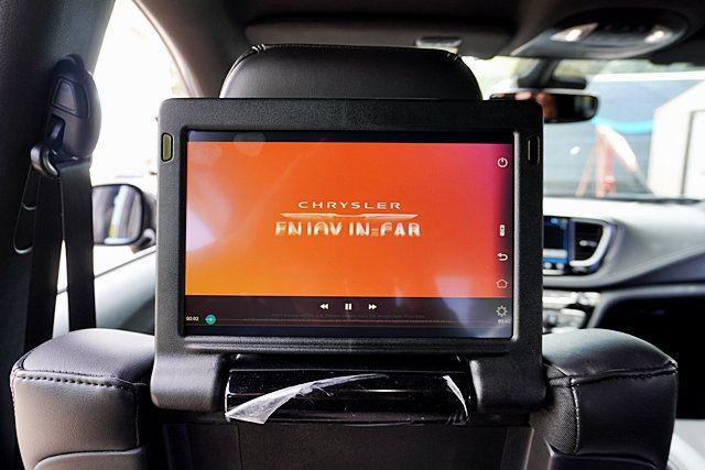 2026 Chrysler Pacifica Select AWD