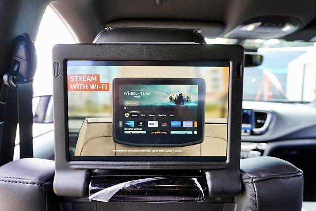 2026 Chrysler Pacifica Select AWD