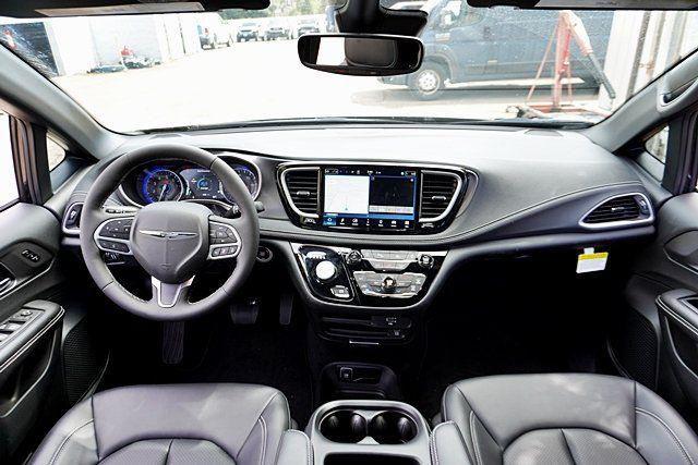 2026 Chrysler Pacifica Select AWD