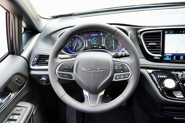 2026 Chrysler Pacifica Select AWD