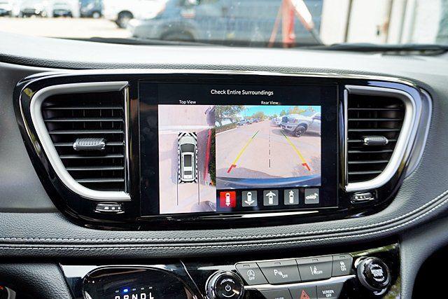 2026 Chrysler Pacifica Select AWD