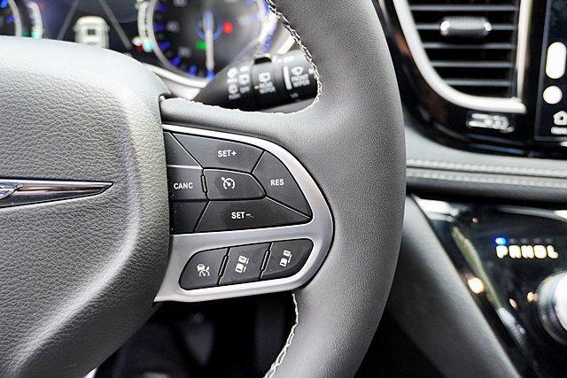 2026 Chrysler Pacifica Select AWD