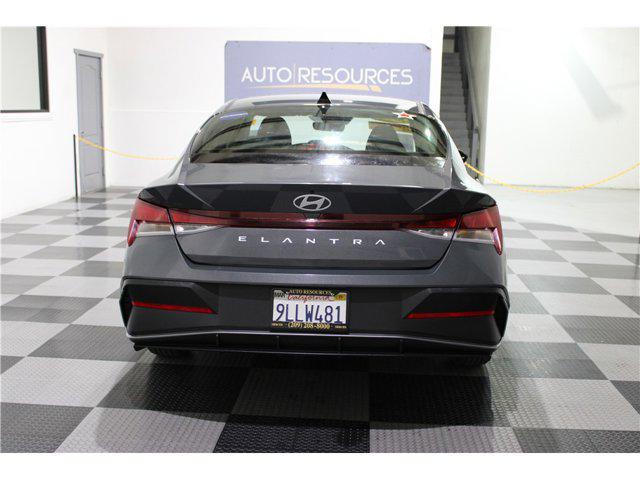 2024 Hyundai Elantra SE