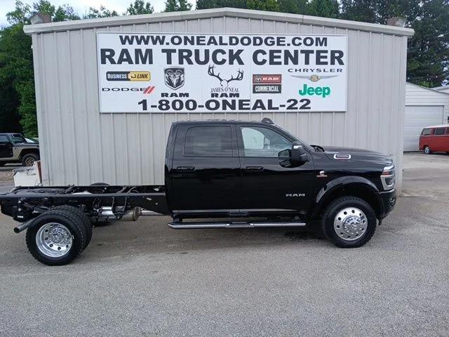 2026 RAM 5500 Chassis RAM 5500 BIG HORN CHASSIS CREW CAB 4X4 60 CA