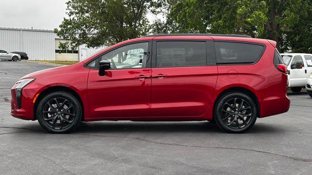 2027 Chrysler Pacifica Limited