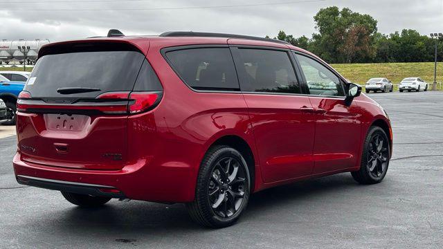 2027 Chrysler Pacifica Limited