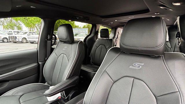 2027 Chrysler Pacifica Limited