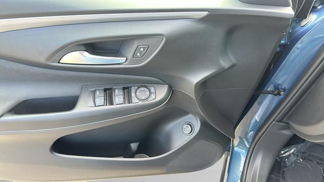 2026 Buick NV Avenir FWD