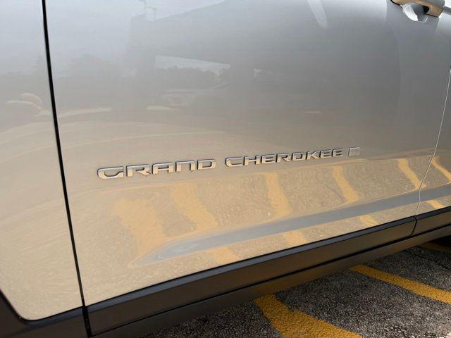 2026 Jeep Grand Cherokee Laredo 4x2