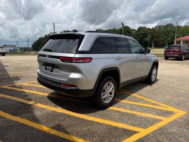 2026 Jeep Grand Cherokee Laredo 4x2