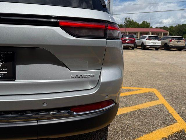 2026 Jeep Grand Cherokee Laredo 4x2